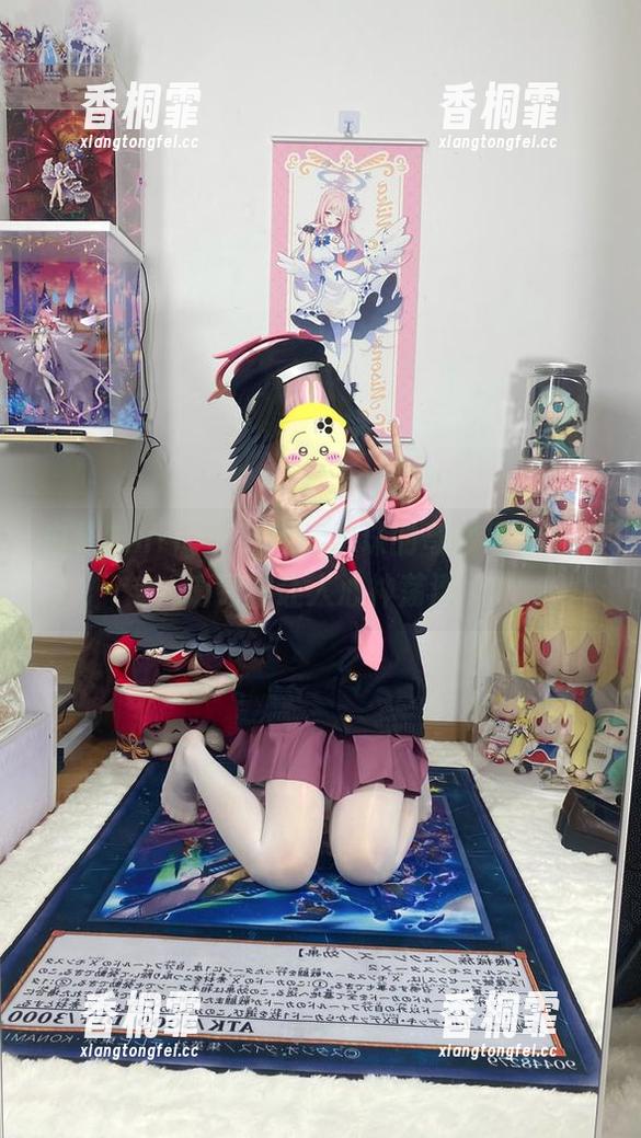 白栎Shirly 白栎Shirly、泳池与水珠的奇妙组合,高清原图让人心神荡漾