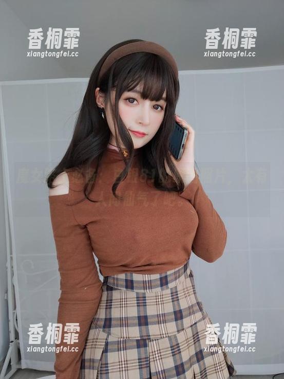 魔女路上必备：白银81的原图照片，太有人间仙气了吧。