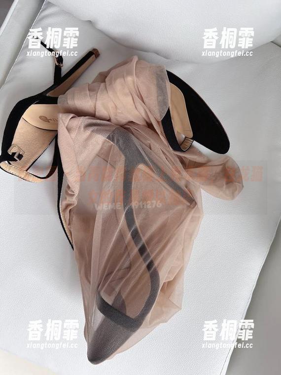 白龙猫女 微密圈 - 当高能肉丝碰上秀禾服,白龙猫女的作品难以抽离