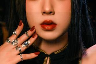 怎么会有人穿露背毛衣这么好看？私拍里皮皮奶可可爱了啦的超级索尼子原图可是让我惊艳