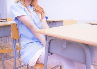 神乐坂真冬的短裤cos，这真是快要冻成冰棍的节奏了
