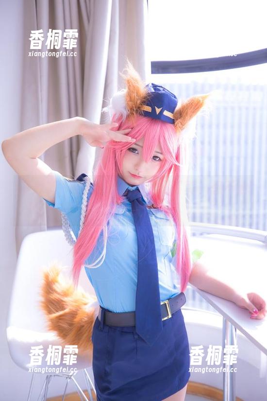 下载神楽坂真冬的足尖女仆写真，想不被吓到得耐心慢看！