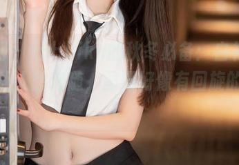秀人网 - 七七kiko的秋冬必备：白衬衫，原图让人想追随，图册好像有回旋的魔力！