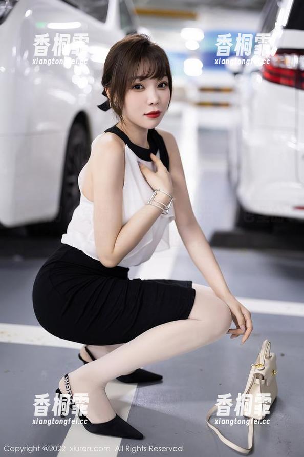 秀人网 - 兔妹妹，美腿无圣光，图包里的腿腿有点大胆哦。
