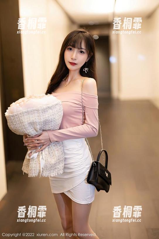 秀人网 - 私房图集同款，加朵babe教你如何让厨艺‘上天’！