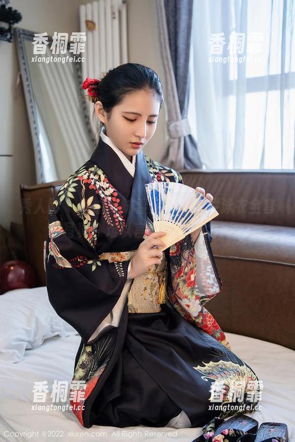 秀人网 - 奶油妹妹春游记，绚烂泳衣全套写真，难以言喻的吸引力！