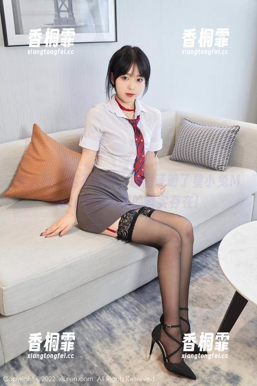 秀人网-星小兔Meetu 秀人网 - 这不是梦,原图证明了星小兔Meetu在制服里的真实存在!
