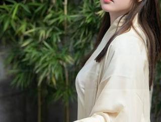 秀人网 - 当欧阳若依在办公室里，高清就是一切——看她如何把办公桌变成T台