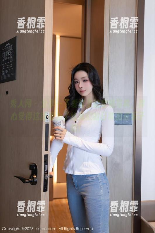 秀人网-爱酱里 秀人网 - 分享一下爱酱里的套装写真,真心觉得这就是为了给我们的日常加点乐子的!