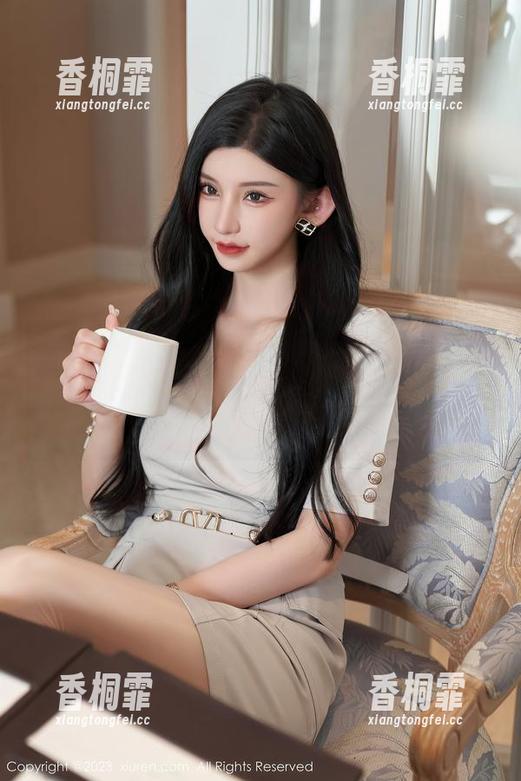 秀人网-王馨瑶Yanni 秀人网 - 王馨瑶Yanni的泳池作品,像是在给我的热浪做思维瑜伽,游来漂去的看啊!