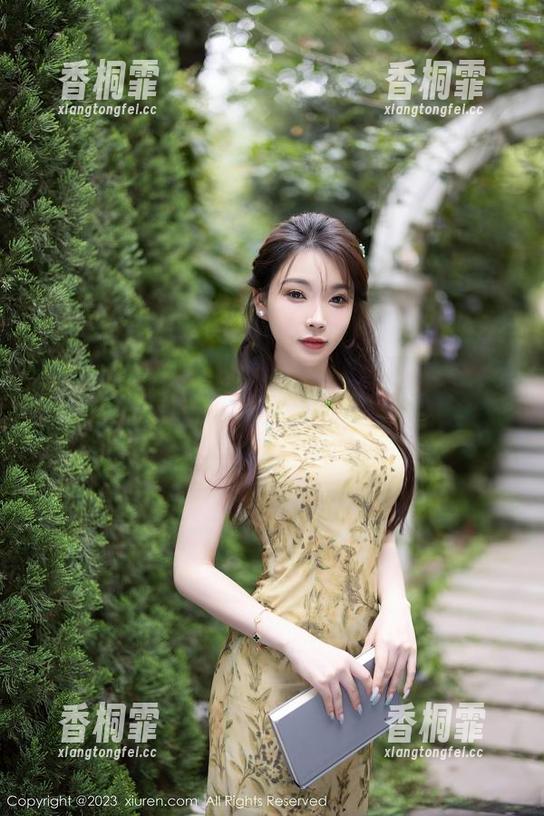 秀人网 - 你有没有见过这么撩的旗袍？金允珍呐的作品集，电击下载中!
