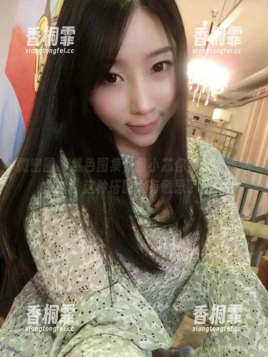 微密圈 - 紫色图集，童小芯你到底想传达啥，这种搭配太有意思了。