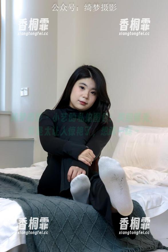 绮梦摄影 - 小艺的私拍图包：美腿曝光，真是太让人惊艳了，想踩一踩～