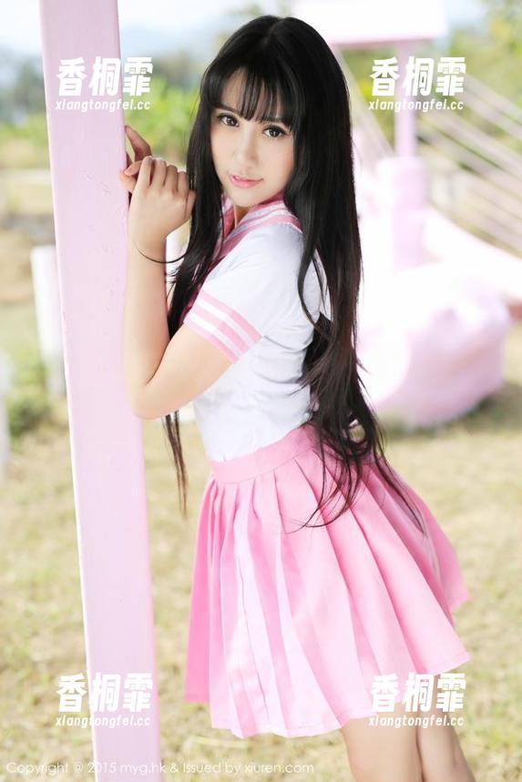 美媛馆 - 图册里的校服美学：黄密儿，你在干嘛？