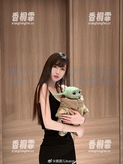 腐团儿Ikaros又双叒叕更新了“尼禄·克劳狄乌斯”，快来看看这位皇帝的时尚秘诀！