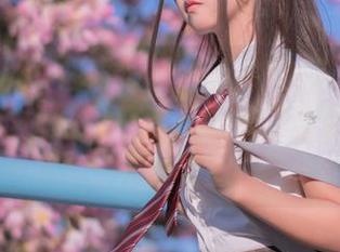 当萌芽儿o0在西双版纳拯救银河——这张图片里的傣服银是不是像极了宇宙中的闪亮星辰？