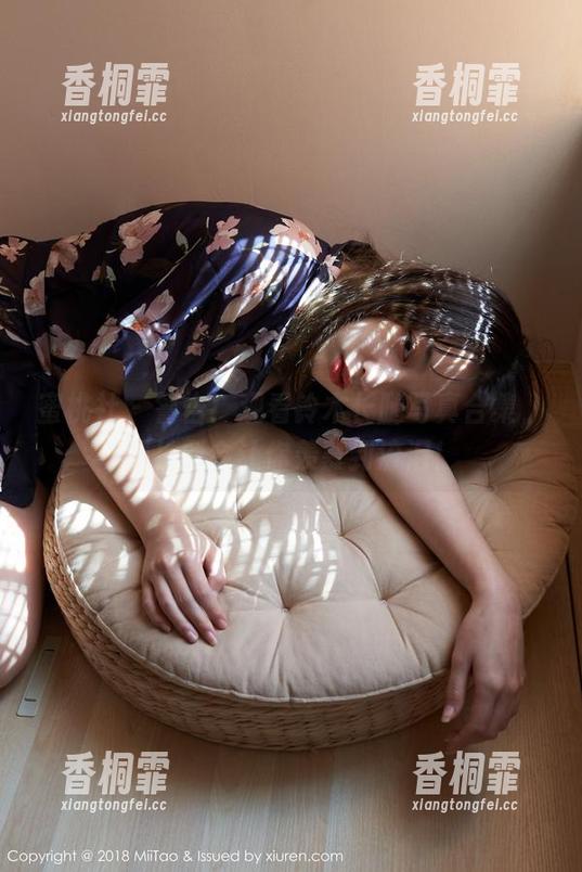 蜜桃社 - 警告！观看铃木长腿写真合集，腿长到会让你羡慕到流泪！