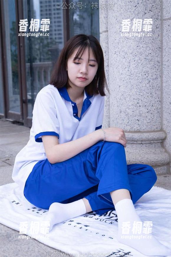 袜啵啵-稚予 袜啵啵 - 稚予的新作:半脱袜子的日常冒险(套图更新)
