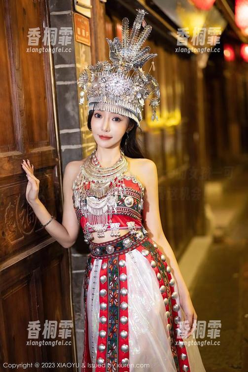 语画界 - 集合吧，允儿Claire的女孩—可以免费享用，咱们不浪费这机会！