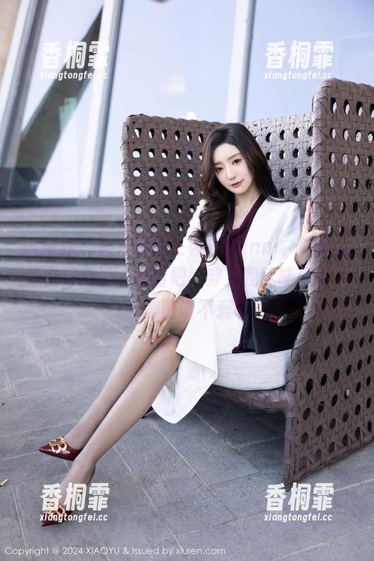语画界-王馨瑶yanni 语画界 - 照片里的王馨瑶yanni,豹纹就像在跟我说“你看吧,穿上我就能闪耀”——美图谁不爱呢?