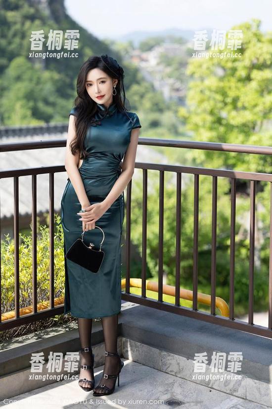 语画界-言沫 语画界 - 言沫与她的裤里丝,高清原图里那点儿暧昧让人想要更多啊