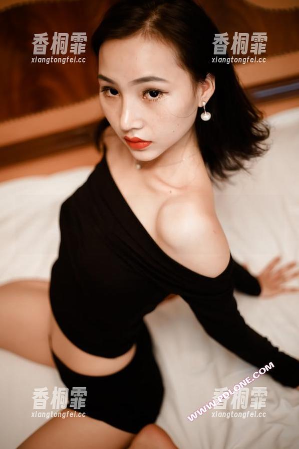 轰趴猫 - 土肥圆矮挫穷的美腿写真集，资源有点重口味哦，怎么看都有点肉感