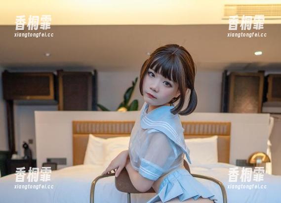 下载铁打萌萌_moi的美腿图包，发现我脑海一片空白，腿太吸引了！