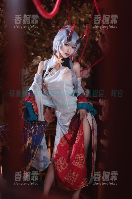 铁板烧鬼舞w的私拍美图让我相信，纯白也可以有色彩。