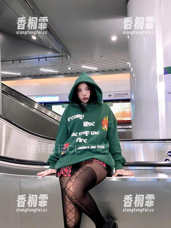 微密圈 - 原图中的无敌女王：陈佩奇的写真让人心甘情愿投降！