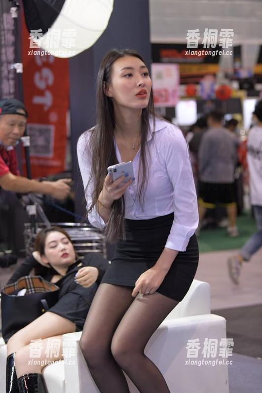 魔镜街拍 谁能抵挡?魔镜街拍的“夜色中的闪亮”套图,资源足够让你再三回味。
