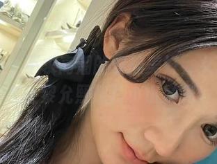 微密圈 - 不求高潮的安静美好，女友风衬衣让黎允熙照片小小发光。