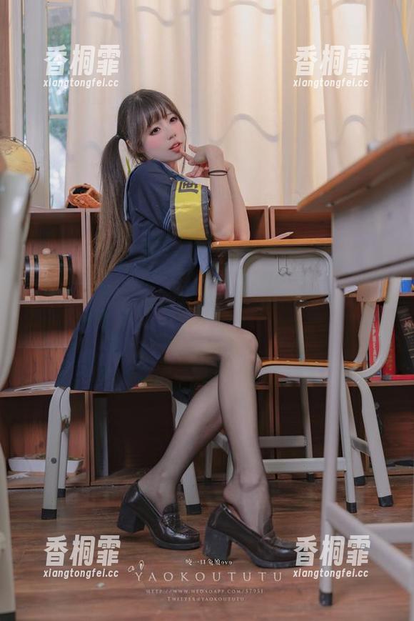 黏黏团子兔 好嘛,又是一双马尾,黏黏团子兔这次cos倒是让我又羡又嫉妒